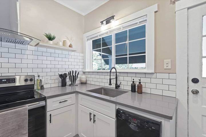 Vacation rental for 6 people, with yard and balcony in Spokane