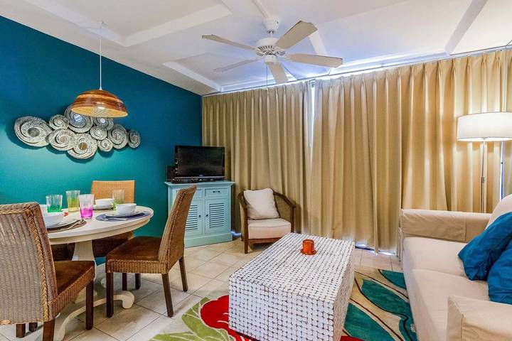 Apartamento de vacaciones para 4 personas, con piscina además de vistas al mar y balcón - 1