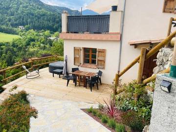 Gîte pour 6 personnes, avec vue et jardin à Guillaumes