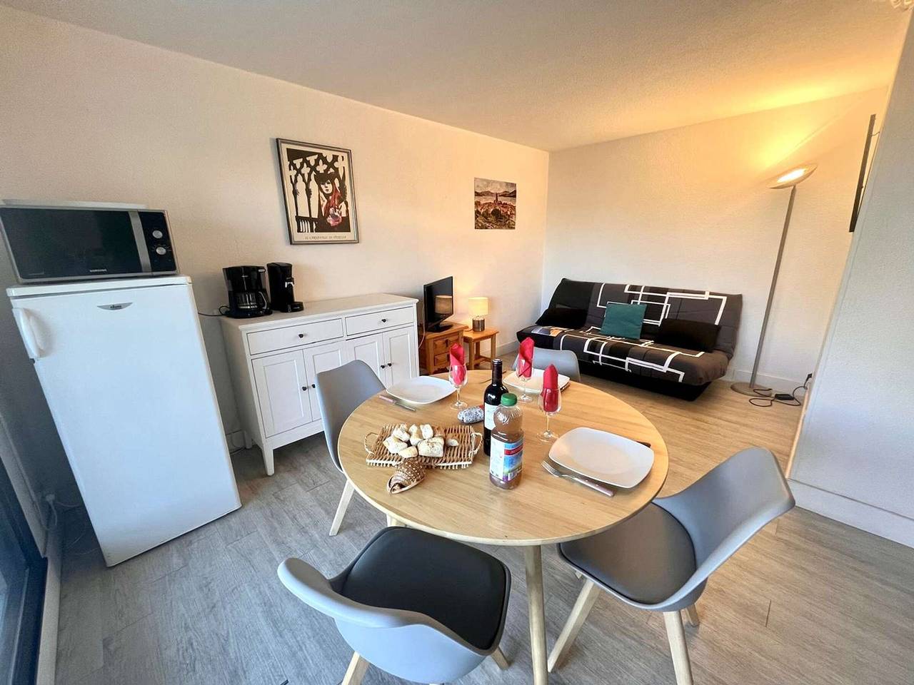 Appartement entier, Appartement 2P, 4 Couchages, Terrasse et Salon de Jardin à 200m de la Plage, Fréjus in Fréjus Plage, Fréjus