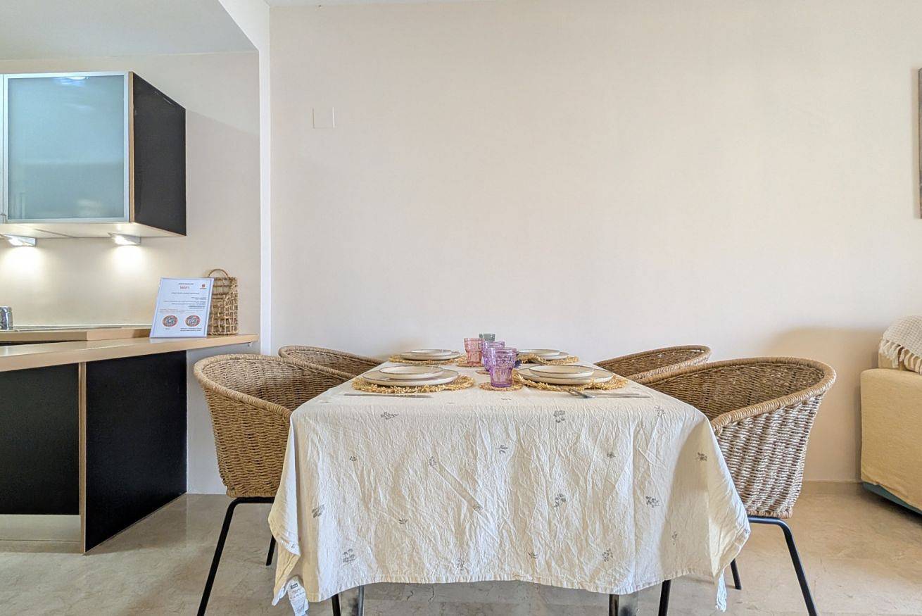 Geheel appartement, Vakantieappartement voor 4 personen met balkon/terras in La Cala de Finestrat, Villajoyosa