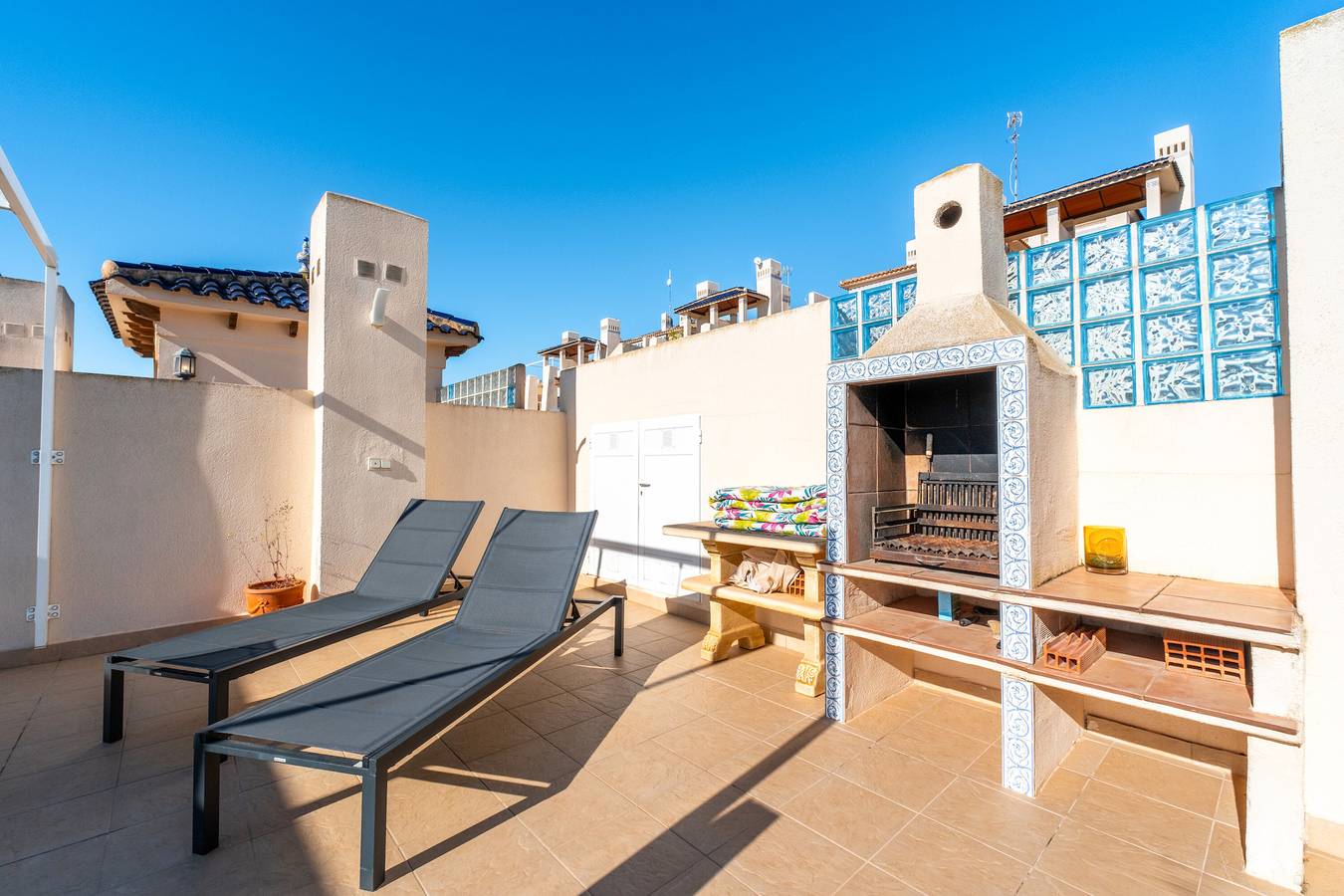 Apartamento entero, Apartamento vacacional "Sunnygolfbeach" con piscina compartida, terrazas y Wi-Fi in Las Ramblas Golf, Orihuela