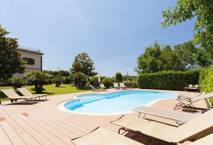 Casa vacanza per 10 persone, con Balcone e Idromassaggio nonché Terrazza e Giardino a Sant'Agata sui Due Golfi