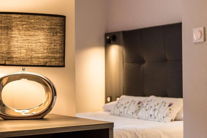 Hôtel pour 3 personnes, avec Terrasse ainsi que Jardin et Vue à Foix