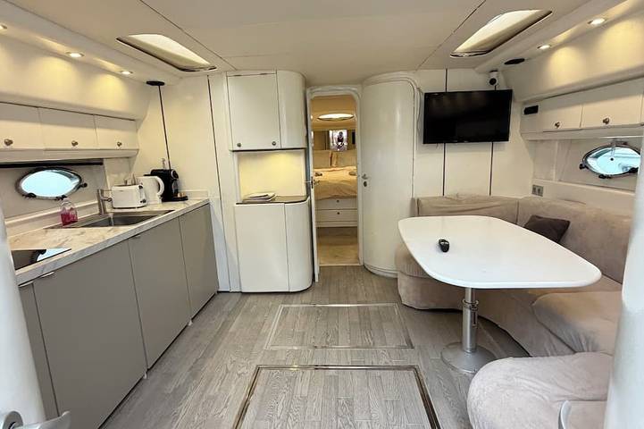 Péniche pour 6 personnes, animaux acceptés dans Port Pierre Canto Cannes
