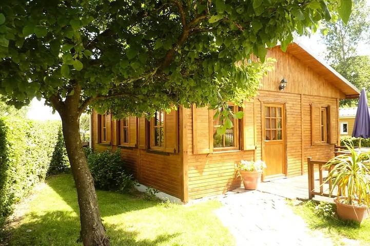 Chalet pour 4 personnes, avec piscine et terrasse, animaux acceptés