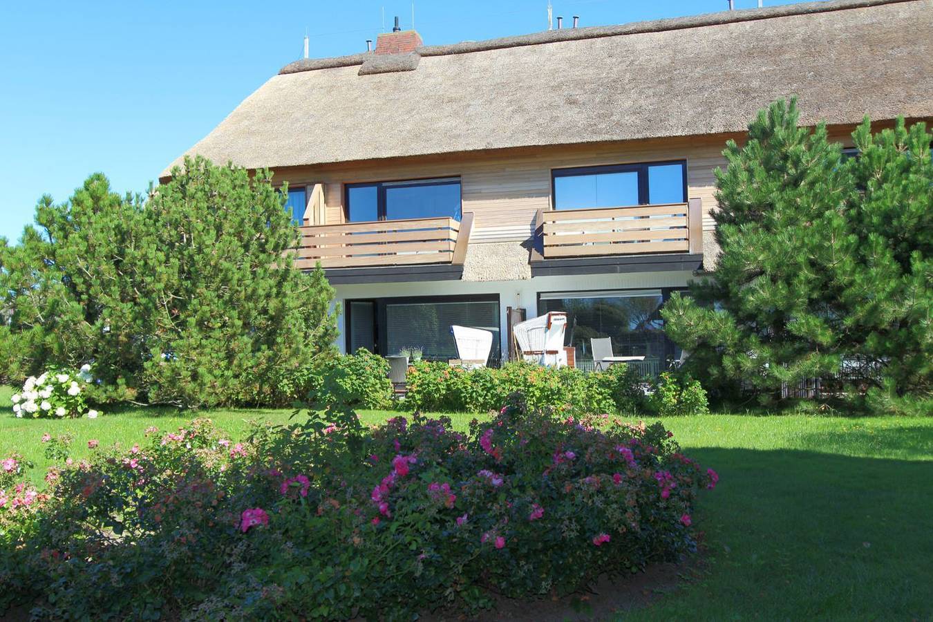 Ganze Wohnung, Hell eingerichtete Ein-Raum-Ferienwohnung unter Reet am Wenningstedter Dorfteich in Wenningstedt, Sylt