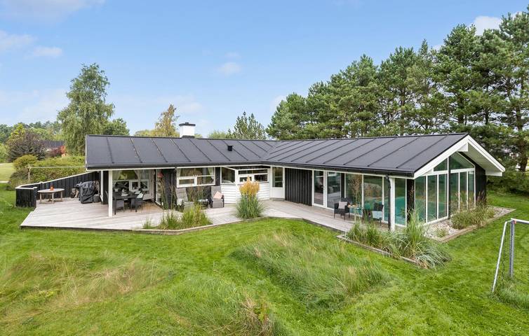 Ferienhaus für 9 Personen, mit Terrasse und Sauna sowie Whirlpool und Pool - 1