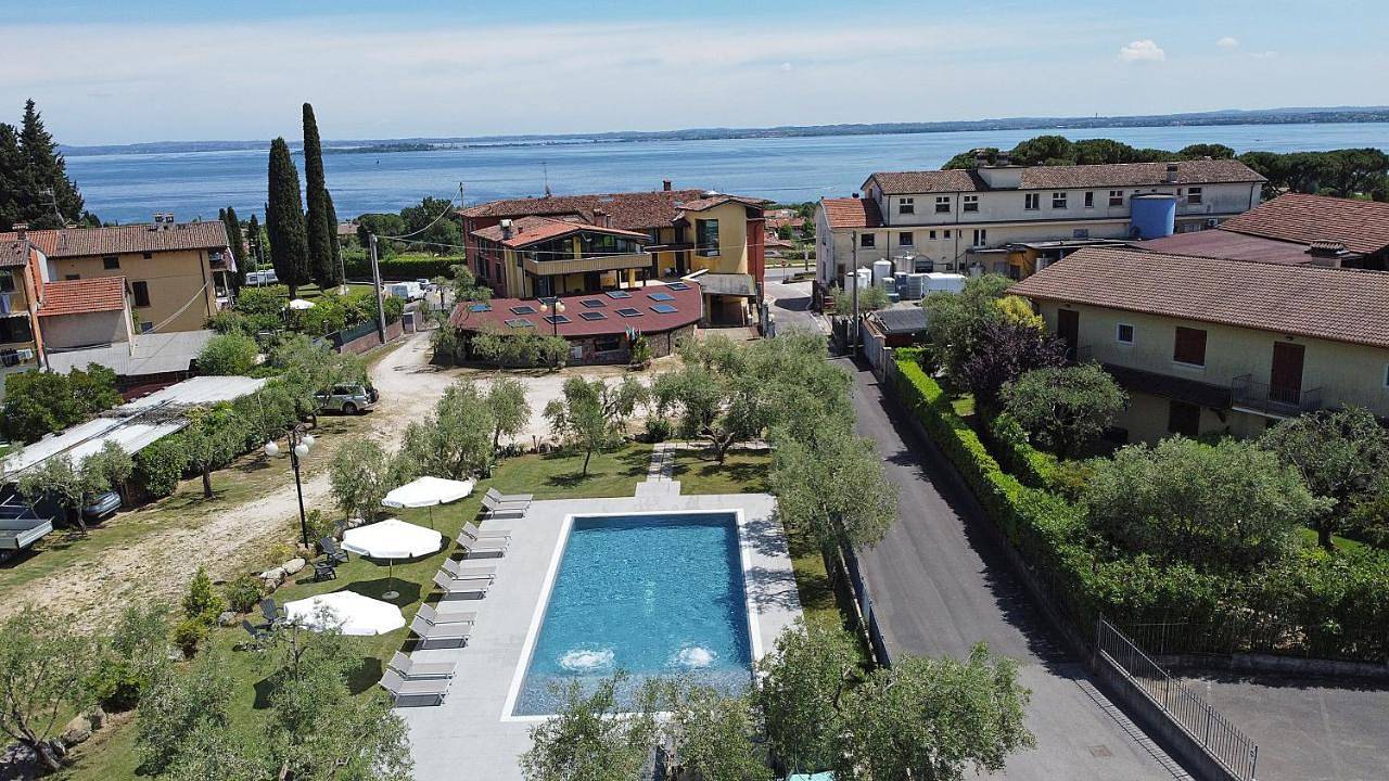 Hotel La Pergola in Moniga del Garda, Prealpi Gardesane