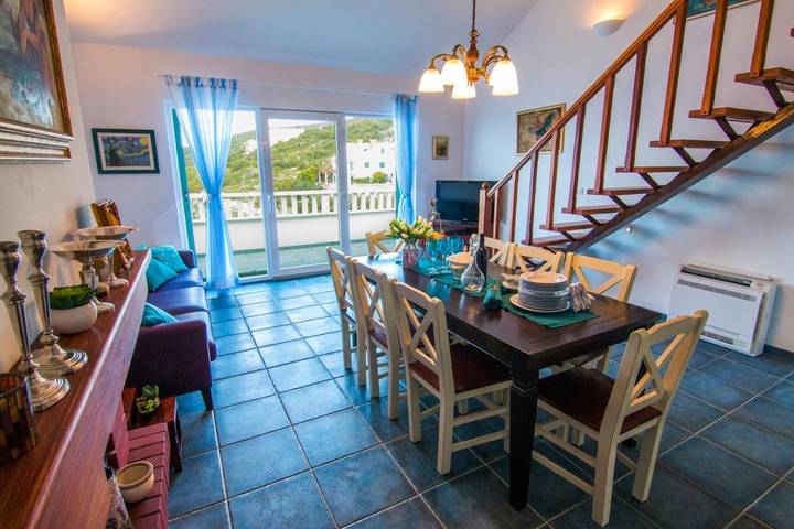 Villa pour 10 personnes, avec jardin ainsi que vue et piscine, adapté aux familles à Maslinica - 2