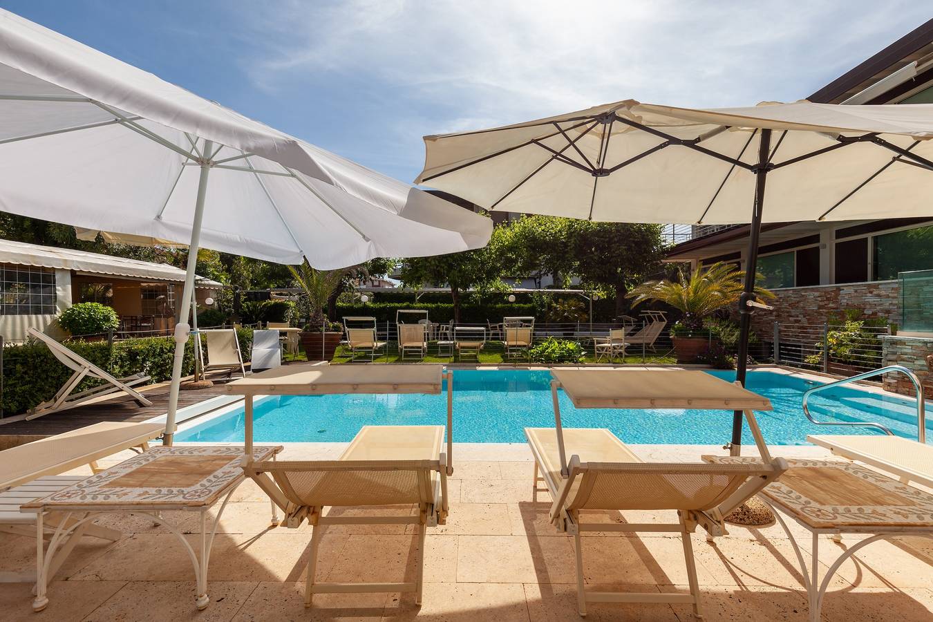 Ganze Wohnung, Ferienwohnung 'Bacco' mit Meerblick, Terrasse und Wlan in Lido di Camaiore, Italienische Riviera