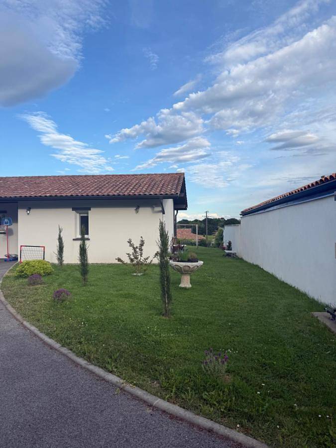 Gîte pour 5 personnes, avec vue et jardin à Urcuit - 3