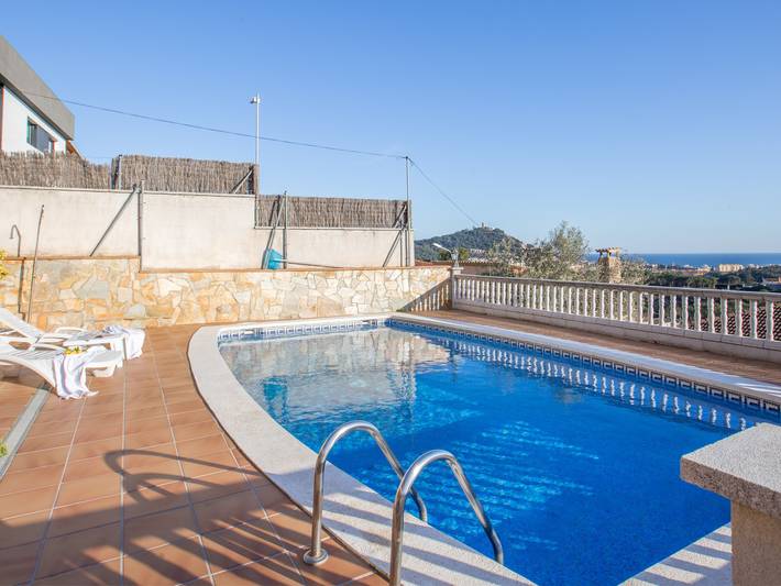 Ferienhaus für 9 Personen, mit Terrasse und Garten in Blanes - 2