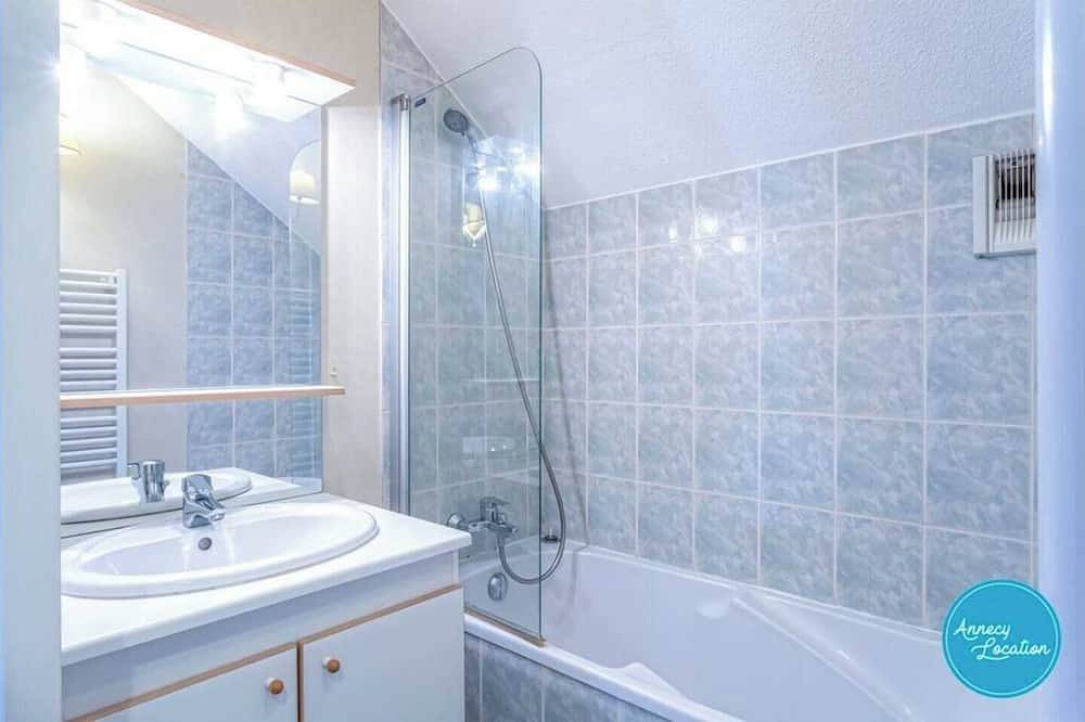 Entire apartment, Duplex Apartment – Résidence du Port in Talloires-Montmin, Annecy region
