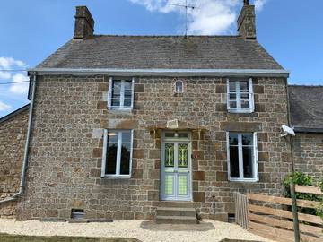 Gîte pour 6 personnes, avec vue et jardin à Hercé