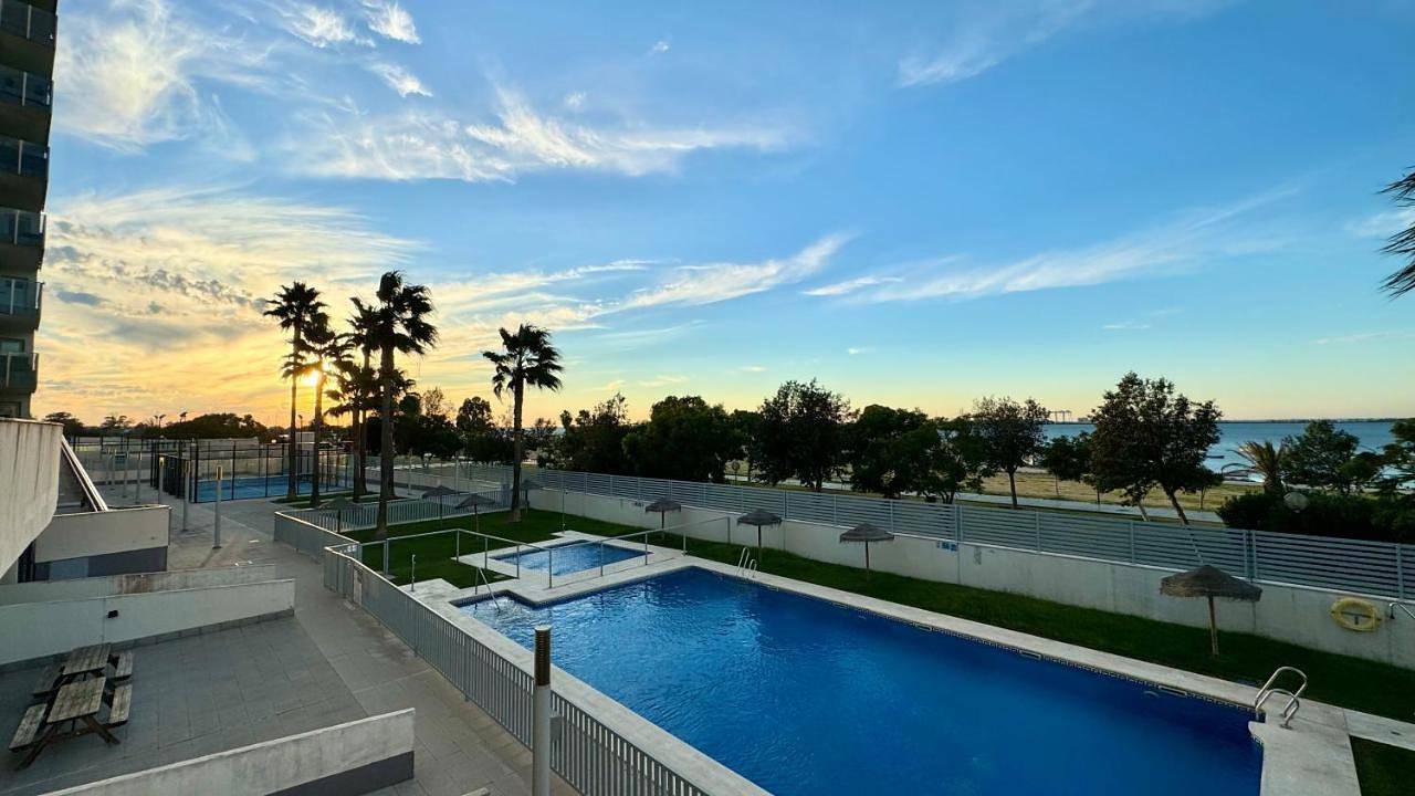 Apartamento entero, Bahía Azul Suites, Piscina & Pádel in San Fernando, Costa de la Luz