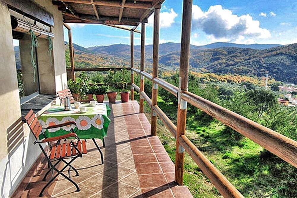 Freistehendes Haus mit 2 Schlafzimmern mit Blick auf das Tal in Berzocana, Cáceres und Umgebung