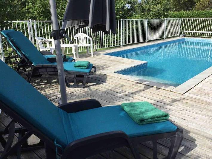 Maison de vacances pour 4 personnes, avec Jacuzzi et Terrasse ainsi que Jardin et Piscine