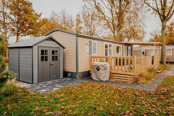 Camping für 6 Personen, mit Terrasse und Garten in Lauwersoog