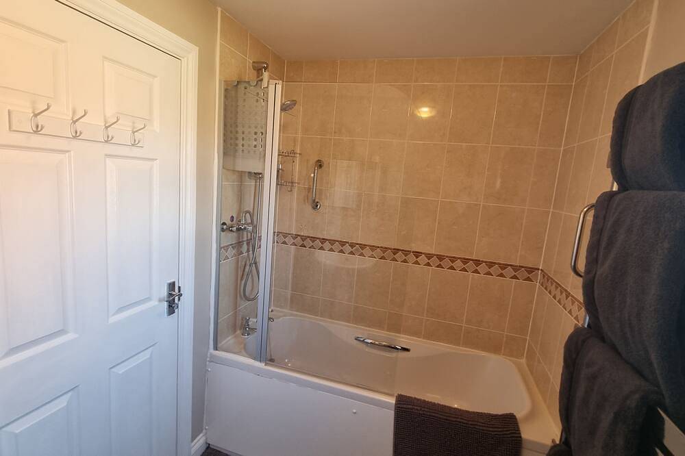Dungarvon House, Hot Tub, Garden, Summerhouse, & Ev Charging in Weston-Super-Mare, North Somerset