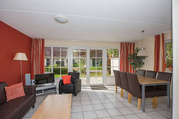 Vakantiepark Hellendoorn — Bungalow Comfort mit zwei Bädern - 4 Personen in Hellendoorn, Sallandse Heuvelrug