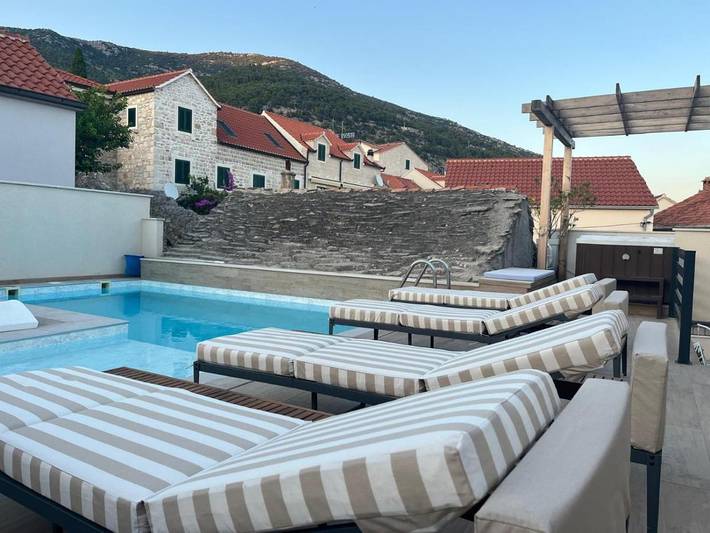 Ferienwohnung für 2 Personen, mit Terrasse und Ausblick sowie Pool auf Brac - 2