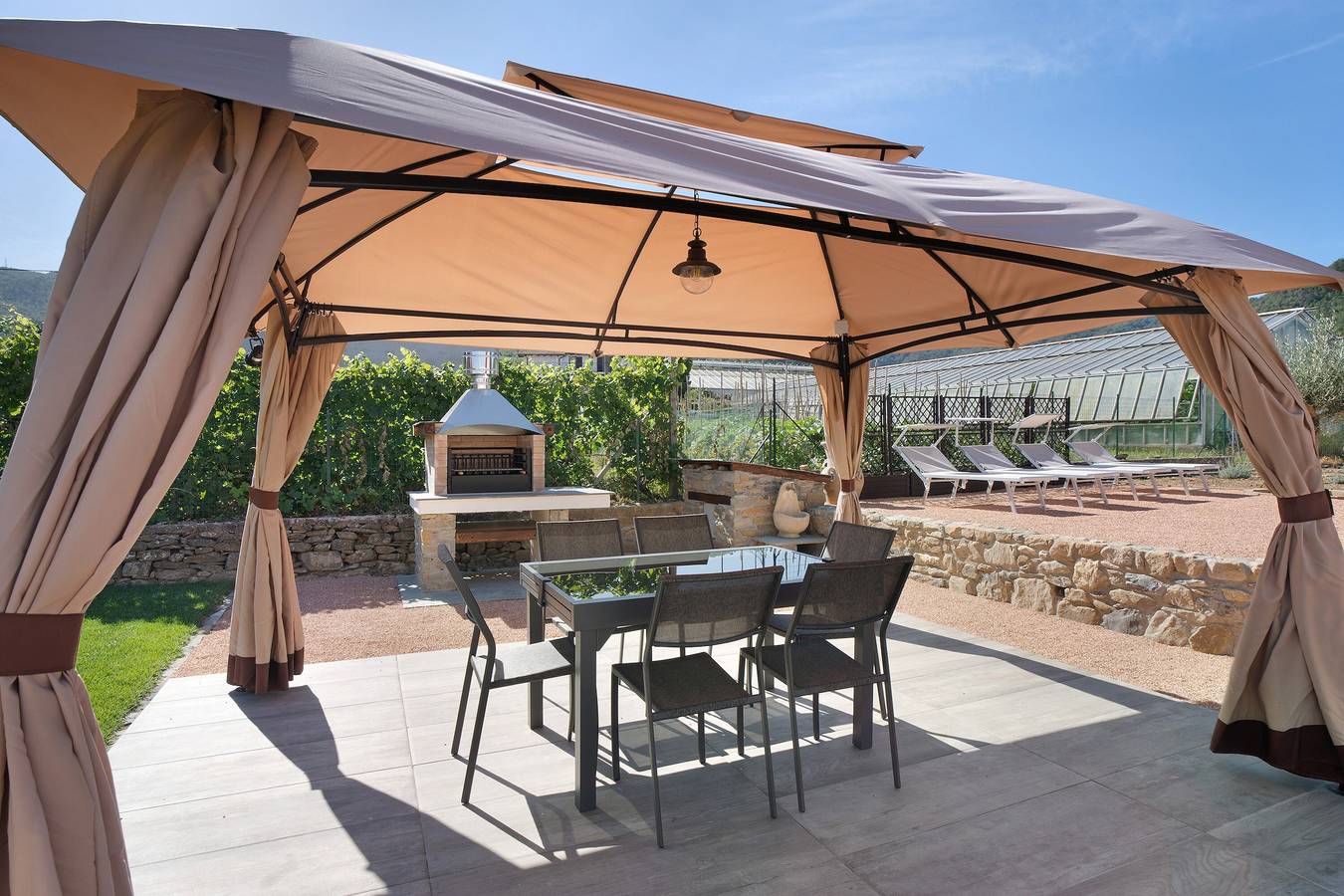 Appartamento intero, Appartamento "Agriturismo Il Borgo - Lavanda" con giardino in comune e Wi-Fi in Villanova d'Albenga, Riviera di Ponente