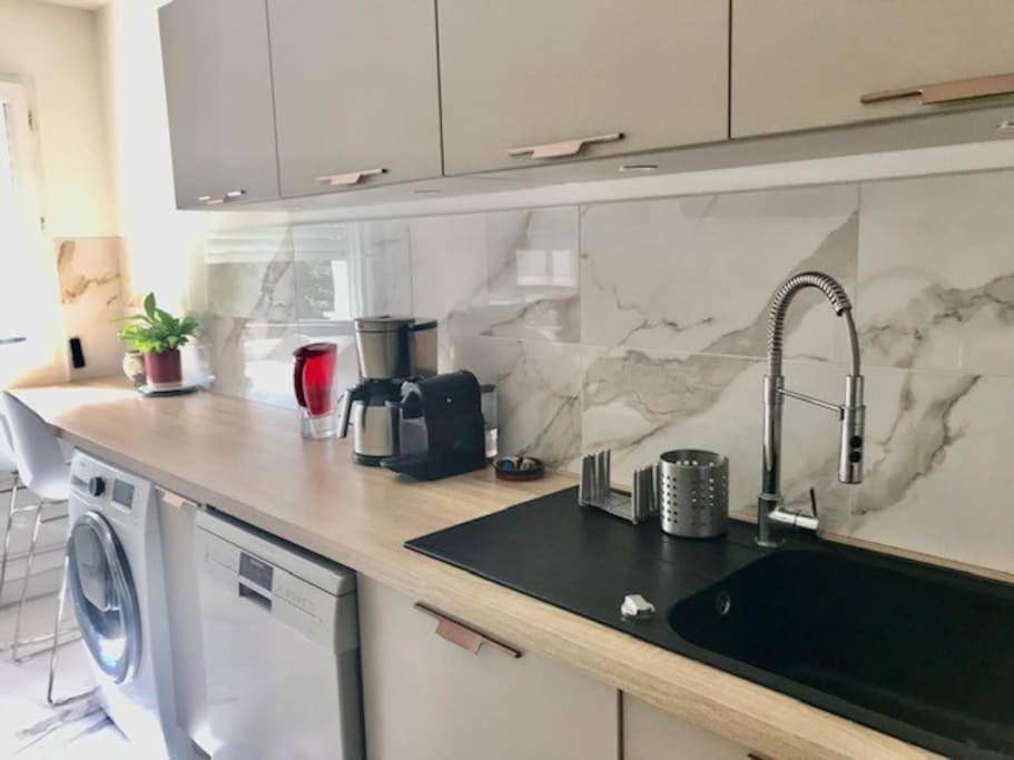 Appartement entier, Two-Bedroom Apartment in Le Bouscat, Région de Bordeaux
