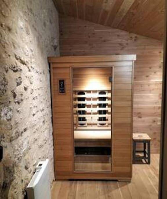 Location de vacances pour 4 personnes, avec terrasse ainsi que vue et sauna à Saint-Simeux - 3