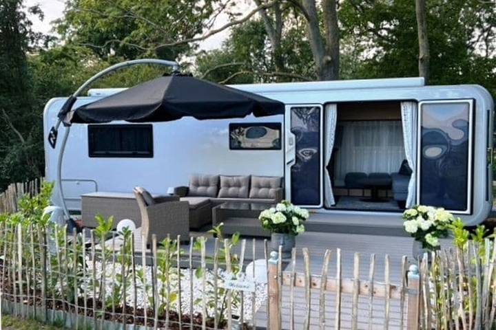 Wohnwagen für 2 Personen, mit Terrasse in Lütow - 4