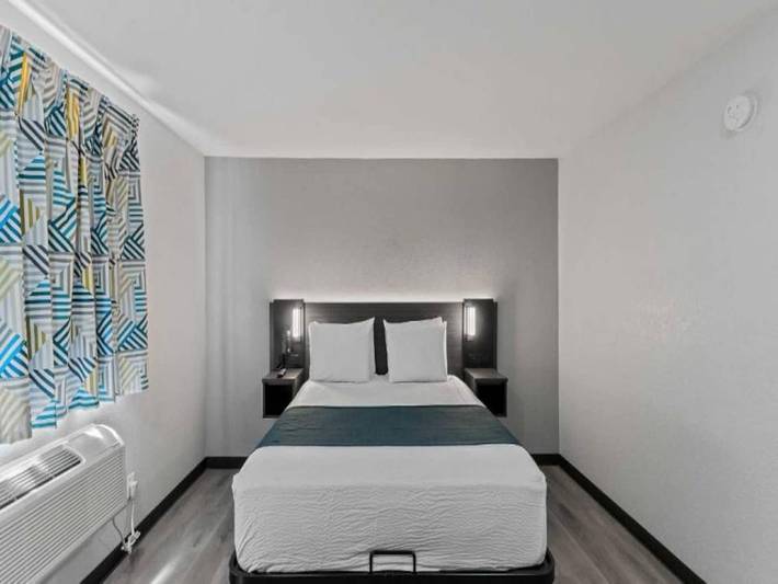 Apartamento entero, 1 cama tamaño queen | Movilidad | Bañera | Microondas in Condado de Adams (CO)