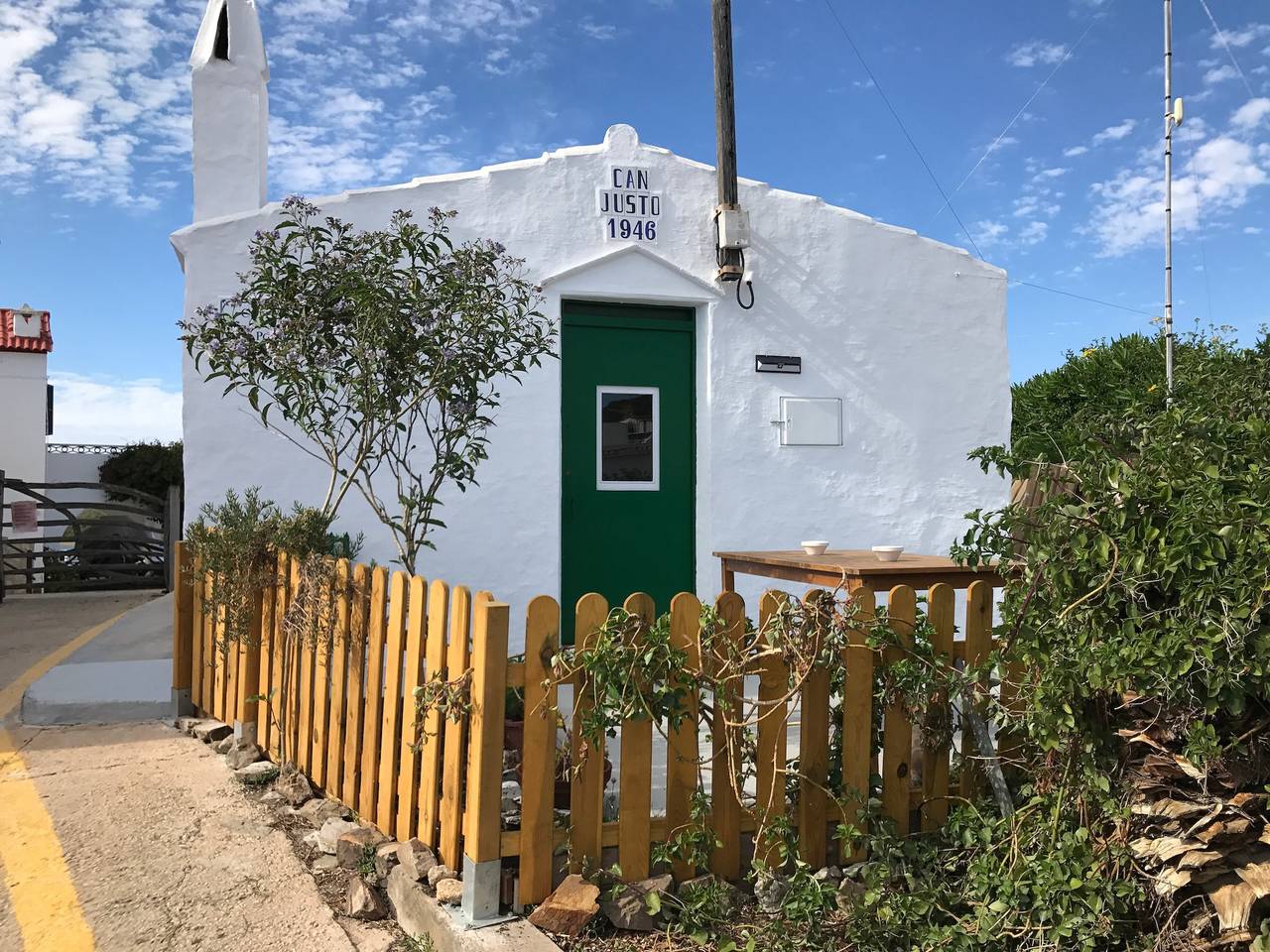Appartamento intero, Appartamento 'Lamorino Una Casa' con vista mare, terrazza privata e Wi-Fi in Es Grau, Mahon