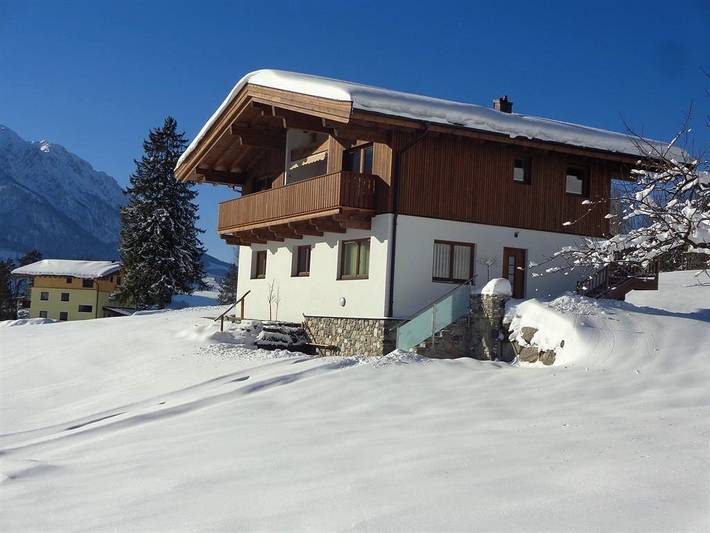 Ferienhaus für 4 Personen, mit Ausblick und Garten sowie Pool und Seeblick, kinderfreundlich in Tirol