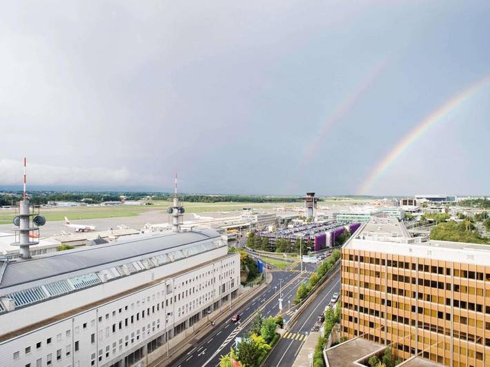 Hôtel pour 4 personnes, avec Terrasse ainsi que Sauna et Vue dans Aeroport De Geneve Cointrin