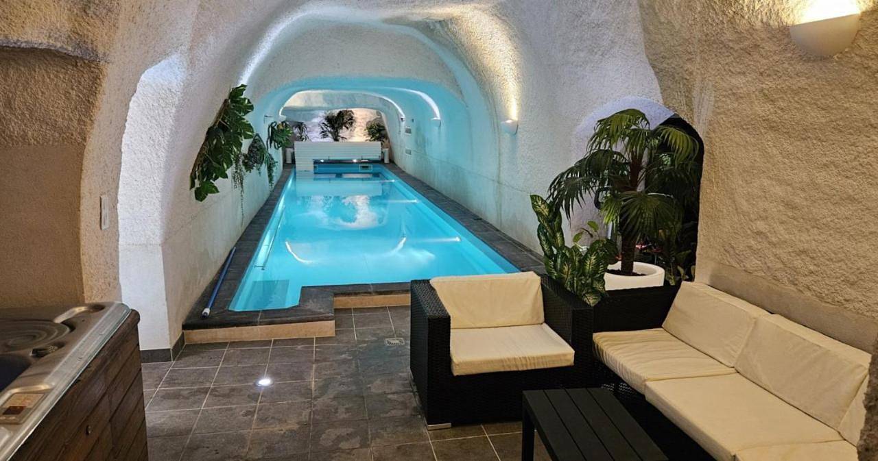 Villa l'Escapade, piscine troglodyte, entre vigne et bien-être in Noizay, Région de Tours