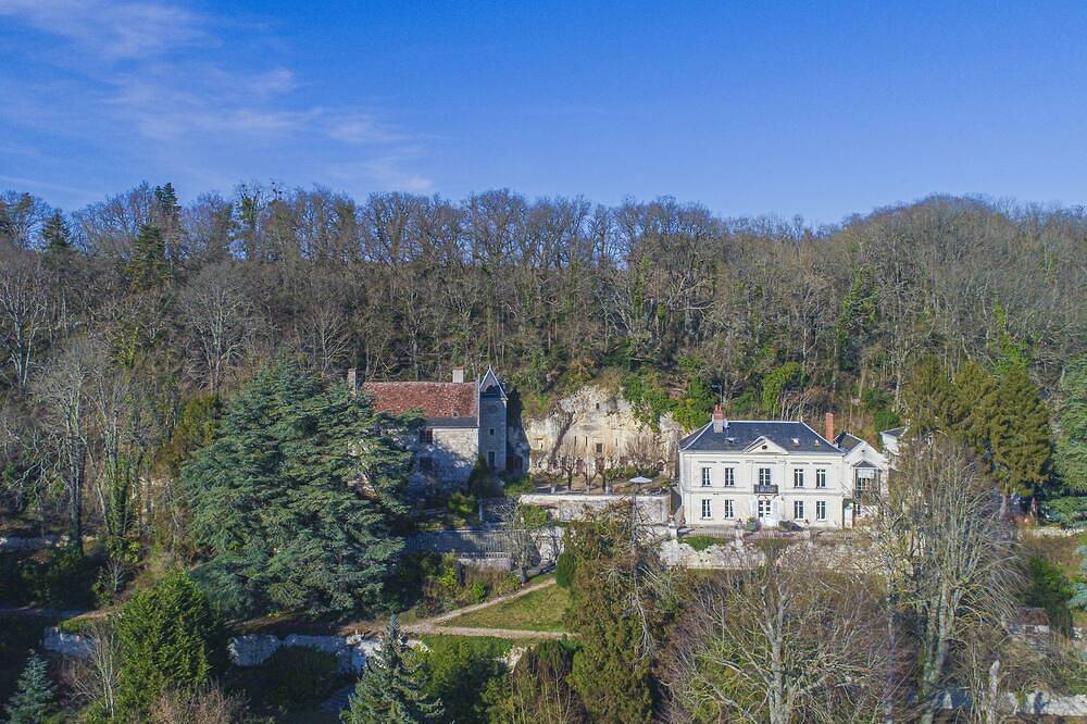 Charming manor house with 2 suites, swimming pool, 15 min from Chenonceau and Beauval  in Bourré, Región de Blois