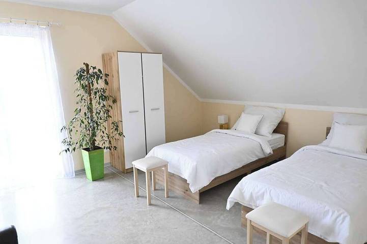 Beruhigendes 5-Schlafzimmer-Haus in Kochoń, perfekt für entspannte Aufenthalte in Kujawien-Pommern