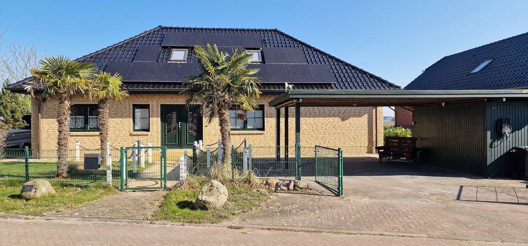 Ferienhaus für 6 Personen, mit Terrasse und Garten sowie Seeblick