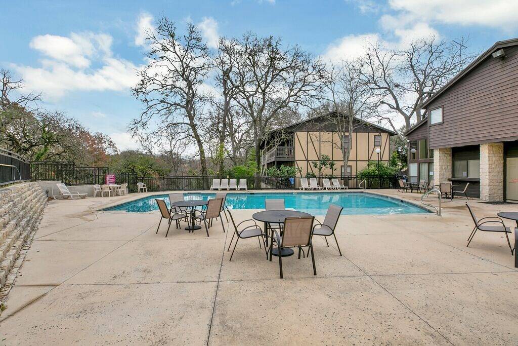 Ganze Wohnung, Das Float Inn. Schöne Wohnung mit Blick auf den Comal, gegenüber der Schlitterbahn in New Braunfels, Comal County