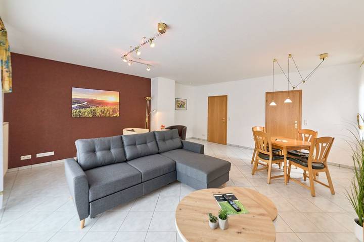 Ferienwohnung für 4 Personen, mit Balkon und Garten in Lieser
