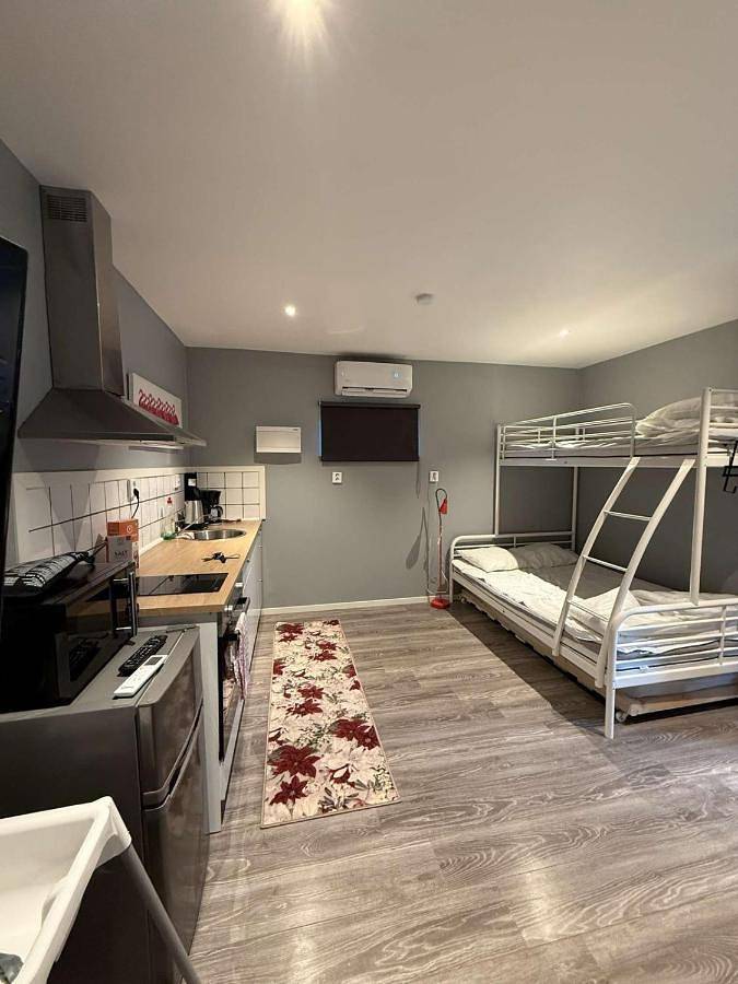 Appartement de vacances pour 5 personnes, avec terrasse et jardin
