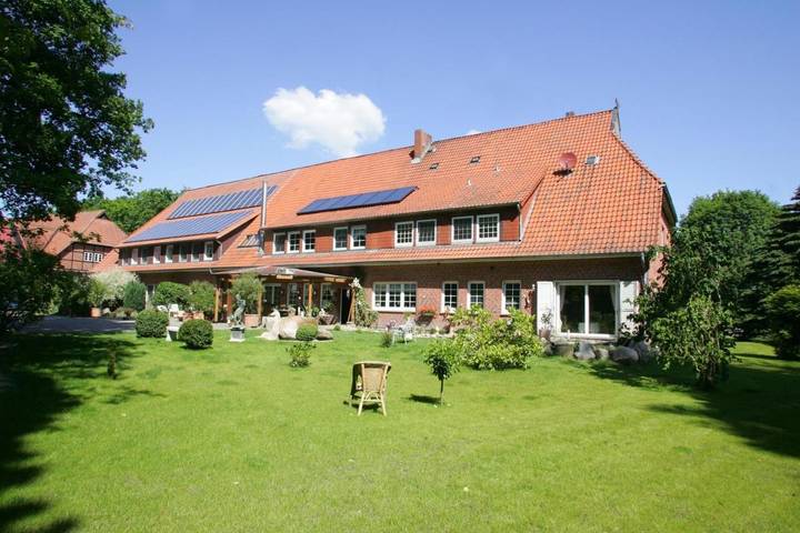 Ferienwohnung für 2 Personen, mit Terrasse und Garten sowie Ausblick