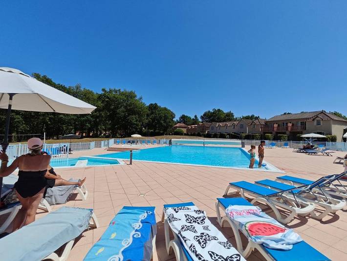 Location de vacances pour 6 personnes, avec piscine et vue ainsi que vue sur le lac et jardin, animaux acceptés à Monflanquin - 3