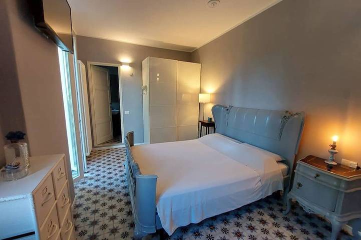 Appartamento intero, Acquazzurra, luxury duplex, pool, parking space, free Wifi, By Guestaly in Lesa, Lago Maggiore (Piemonte)