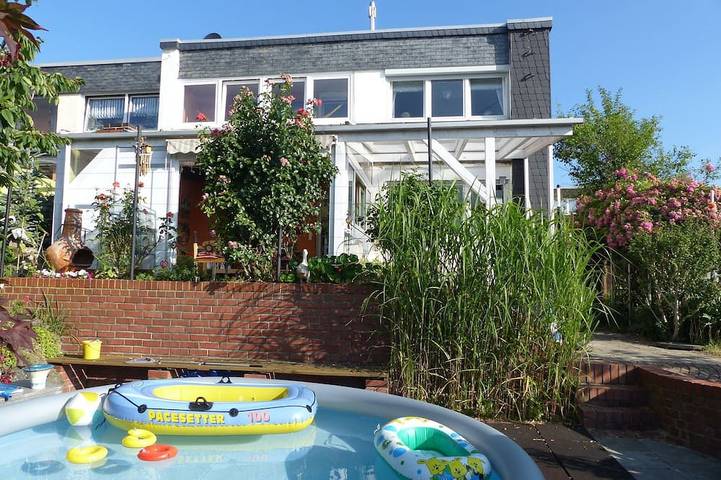 Ferienwohnung für 3 Personen, mit Balkon und Garten sowie Pool in Wuppertal