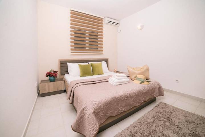 Ferienwohnung für 5 Personen, mit Balkon/Terrasse in Montenegro