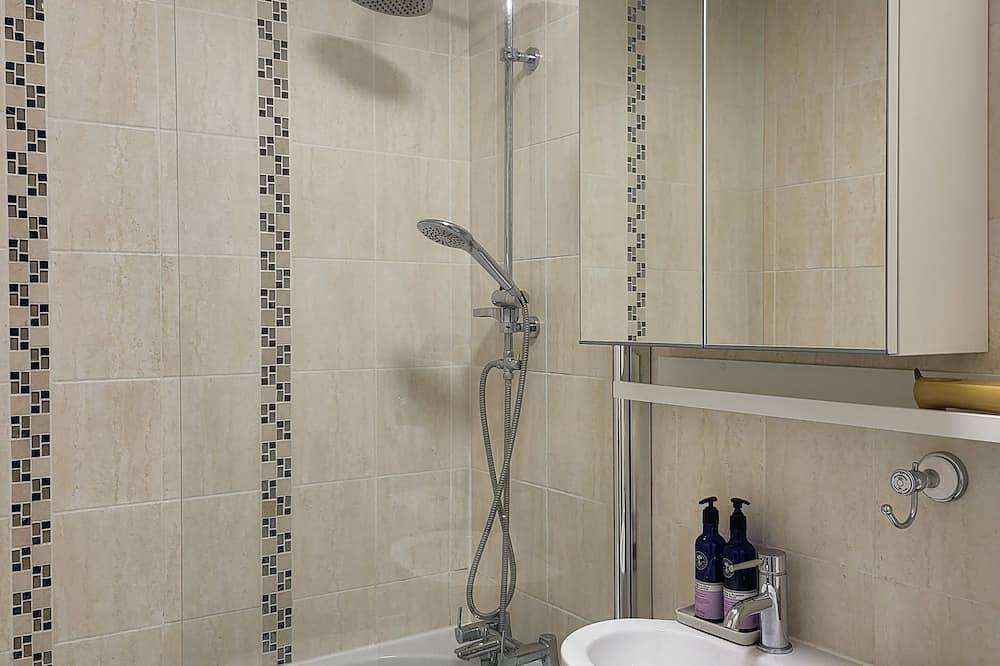 Cozy home with a garden walkable distance to the heart of Hertford in Hertford, Hertfordshire