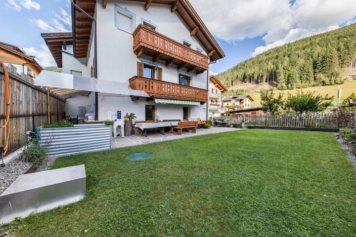 Hel lejlighed, Apartment 'Ferienwohnung Ainhauser' with Mountain View, Balcony and Wi-Fi in Campolasta, Sarnvalley