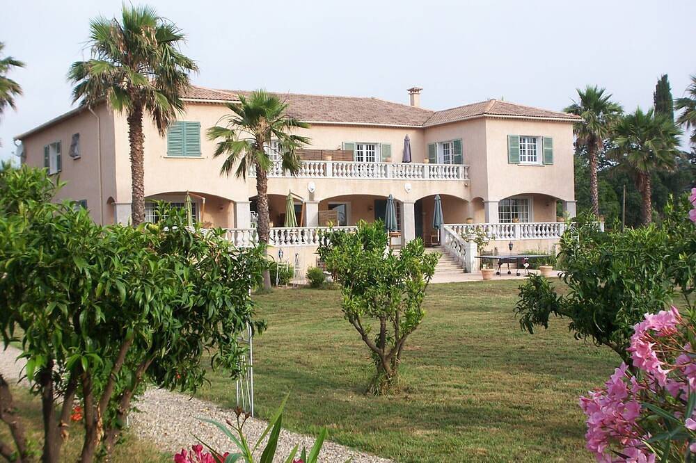 Villa De Prestige Avec Court De Tennis Et Acces Prive Plage 100 m in Taglio-Isolaccio, Arrondissement de Corte