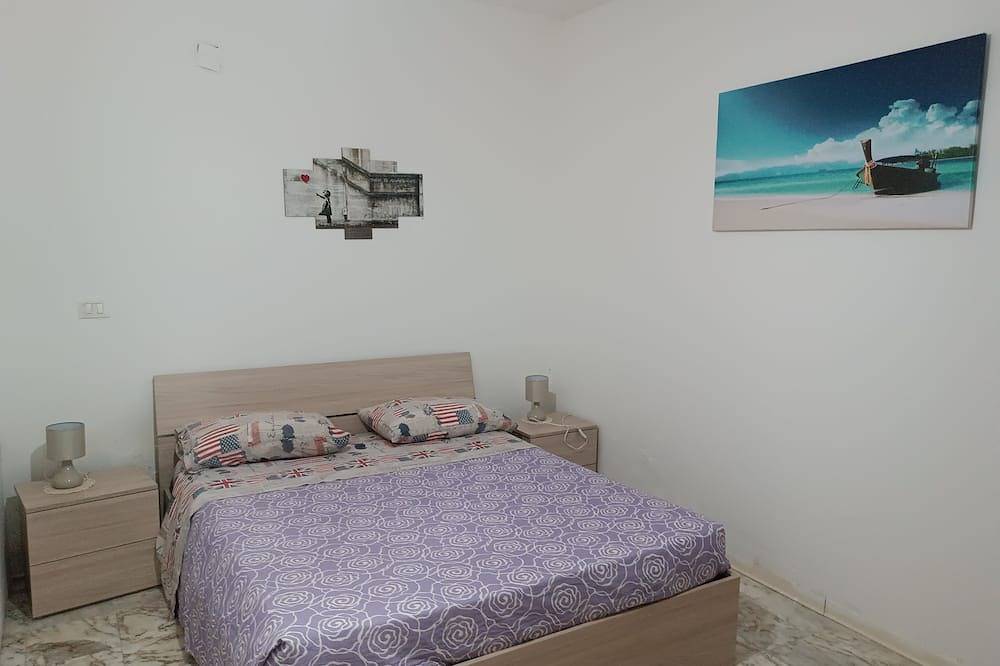 Apartamento entero, The house is located 100m from the sea complete with Wifi Tv and air conditioning in Bova Marina, Costa Ionica Calabria
